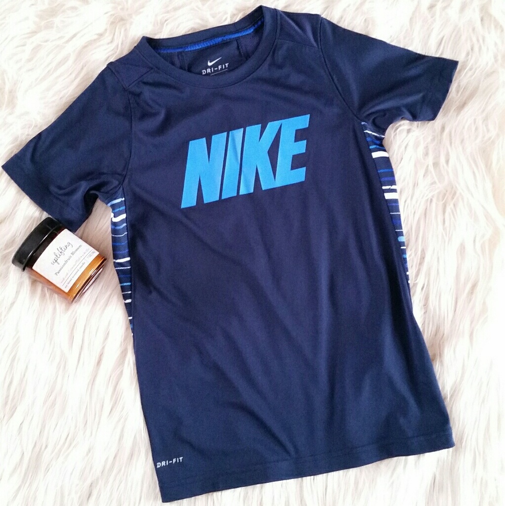 🆕NIKE DRI-FIT TEE🆕